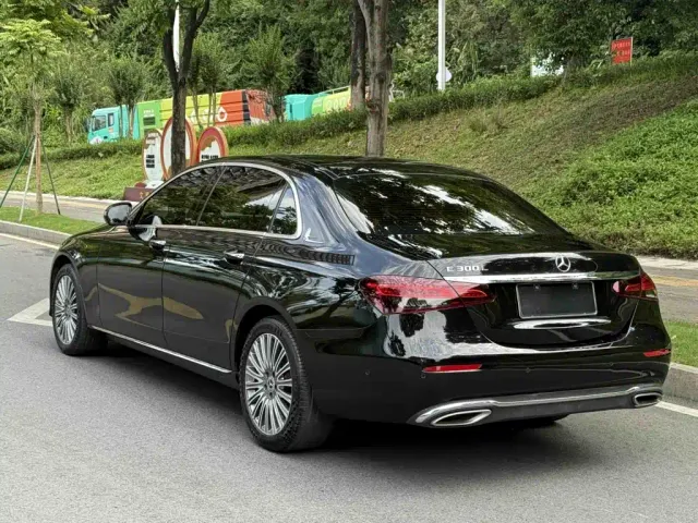 Mercedes-Benz E-Class — Фото автомобиля 7
