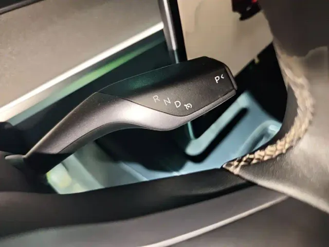 Tesla Model Y — Фото автомобиля 6
