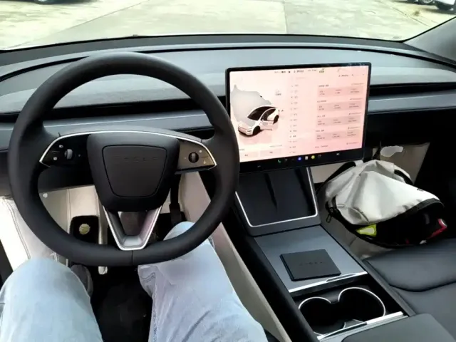 Tesla Model Y — Фото автомобиля 9