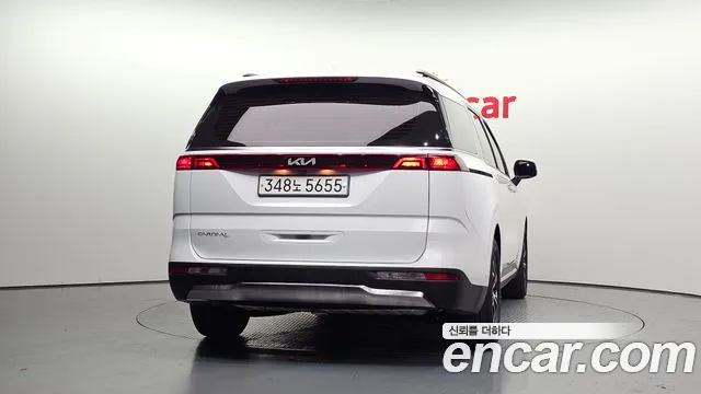 Kia Carnival Generation 4 — Фото автомобиля 4