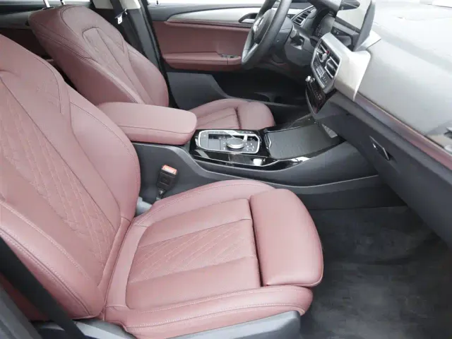 BMW iX3 — Фото автомобиля 8