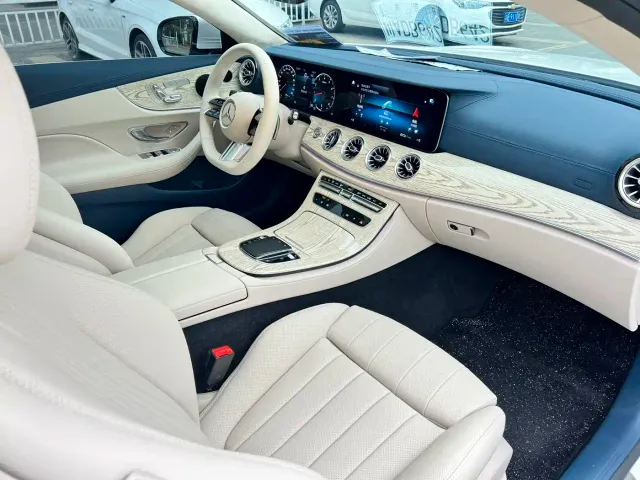 Mercedes-Benz E-Class — Фото автомобиля 5