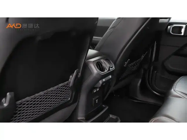 Jeep Wrangler — Фото автомобиля 9