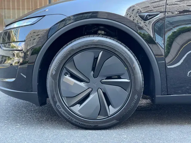 Tesla Model Y — Фото автомобиля 22