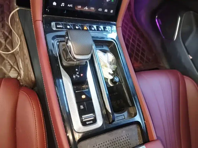 Hongqi H5 — Фото автомобиля 13