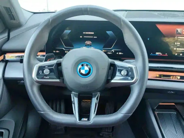 BMW i5 — Фото автомобиля 9