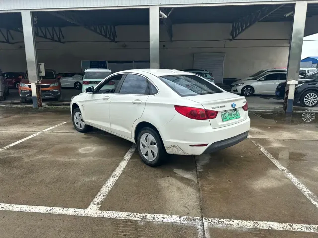 BAIC New Energy BAIC EU Series — Фото автомобиля 3
