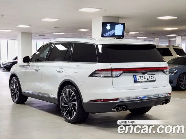 Lincoln Aviator 2nd Gen — Фото автомобиля 2