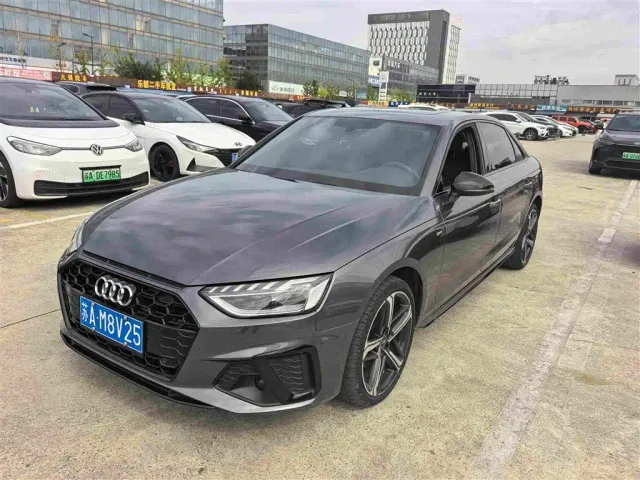 Фотография автомобиля — Audi A4L