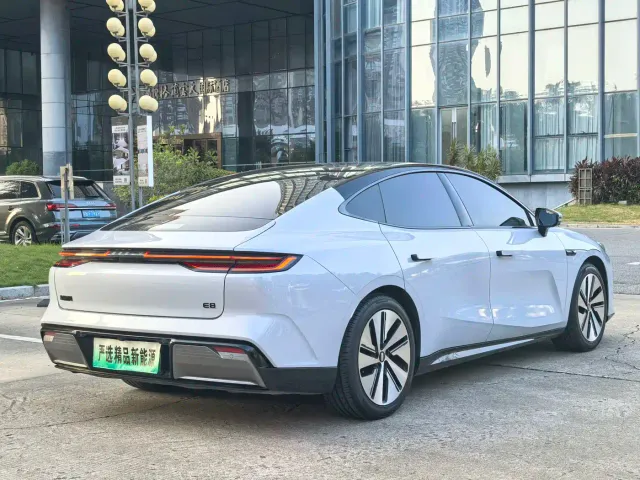 Geely Galaxy E8 — Фото автомобиля 23