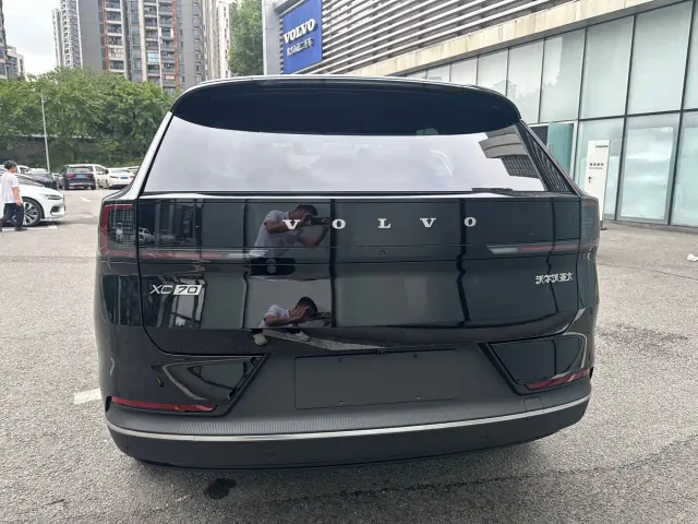 Volvo XC70 Plug-in Hybrid — Фото автомобиля 7