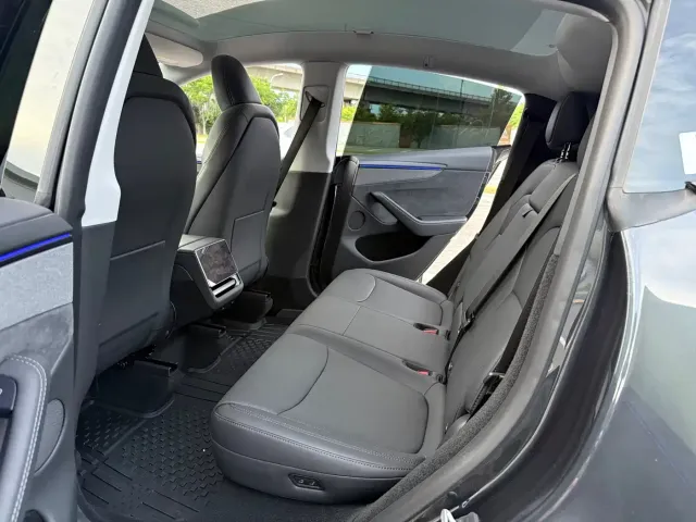 Tesla Model Y — Фото автомобиля 11