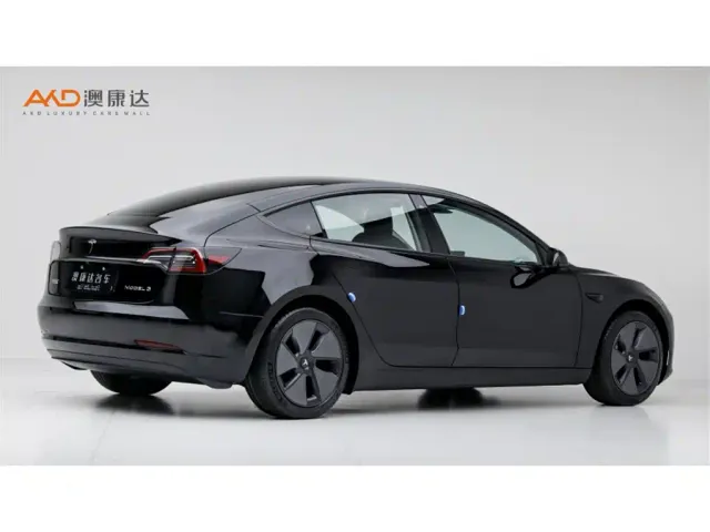 Tesla Model 3 — Фото автомобиля 3