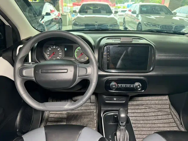 Roewe Clever — Фото автомобиля 4
