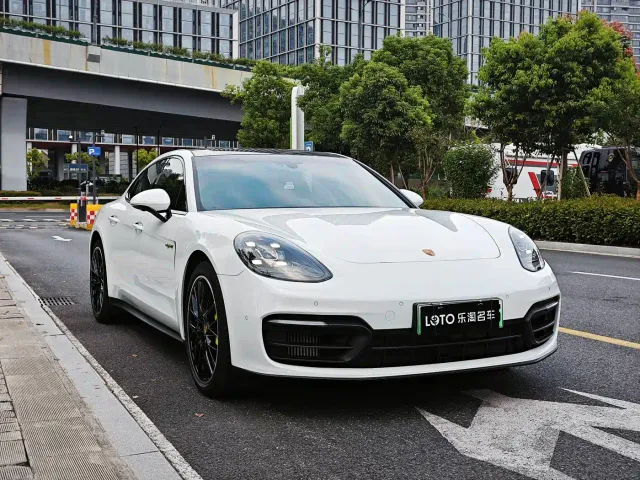 Porsche Panamera — Фото автомобиля 3
