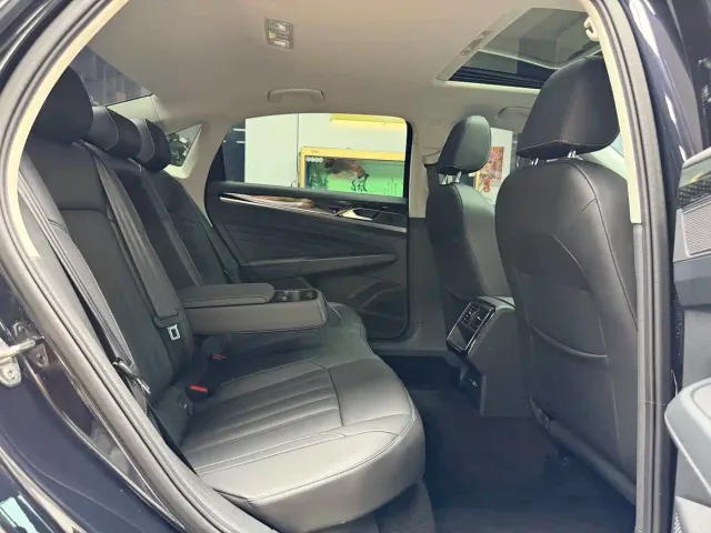 Volkswagen Passat — Фото автомобиля 20