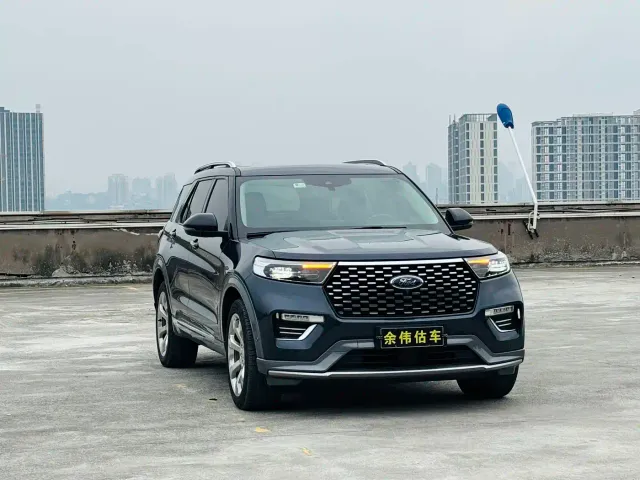Ford Explorer — Фото автомобиля 3