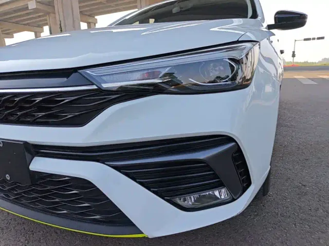 Roewe i5 — Фото автомобиля 23
