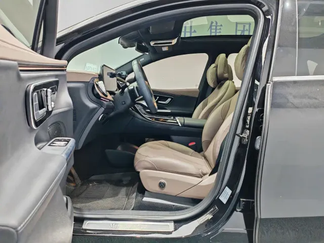 Mercedes-Benz EQE SUV — Фото автомобиля 11