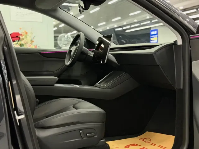Tesla Model Y — Фото автомобиля 8