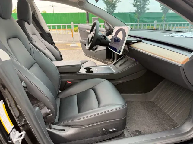 Tesla Model 3 — Фото автомобиля 6