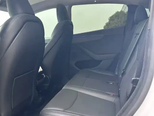 Tesla Model Y — Фото автомобиля 5