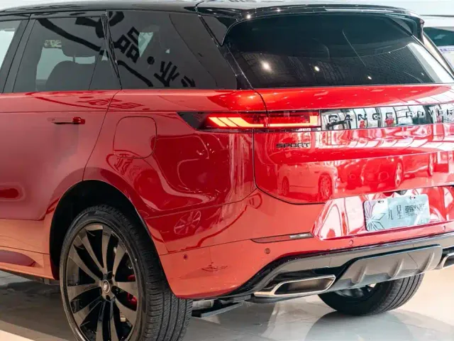 Land Rover Range Rover Sport — Фото автомобиля 17