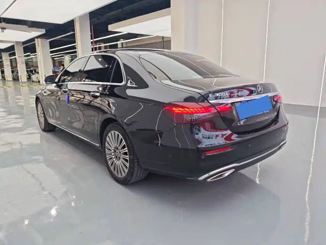 Mercedes-Benz E-Class — Фото автомобиля 6