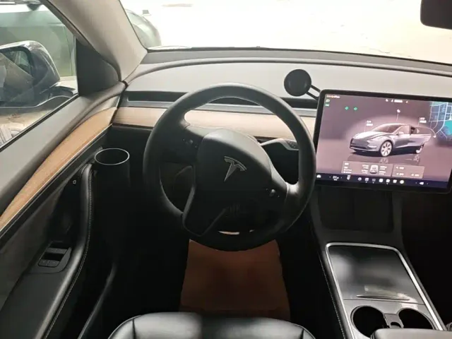 Tesla Model Y — Фото автомобиля 10