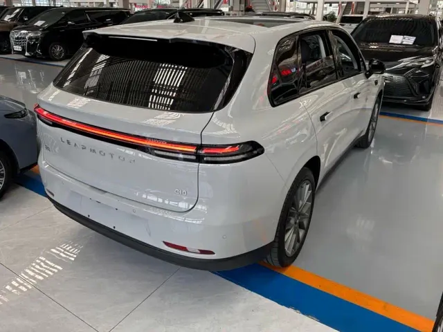 Leapmotor C10 — Фото автомобиля 18