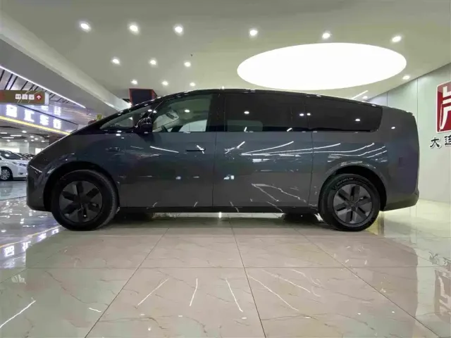 Li Auto MEGA — Фото автомобиля 6