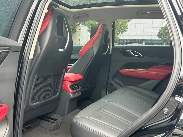 Hongqi HS3 — Фото автомобиля 6