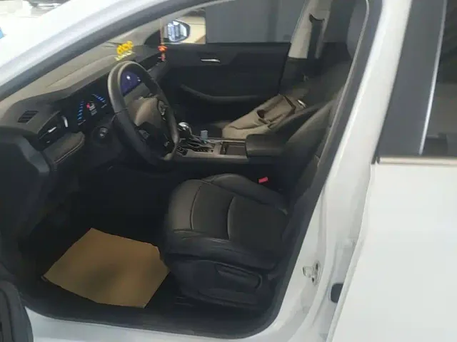 Roewe i5 — Фото автомобиля 14