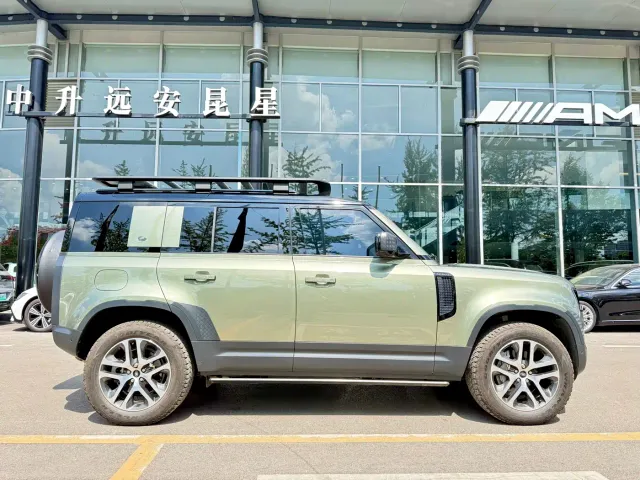 Land Rover Defender — Фото автомобиля 4