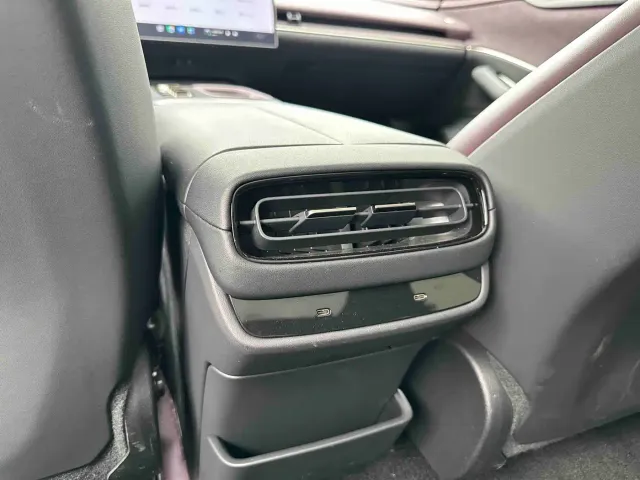 Xiaomi SU7 — Фото автомобиля 24