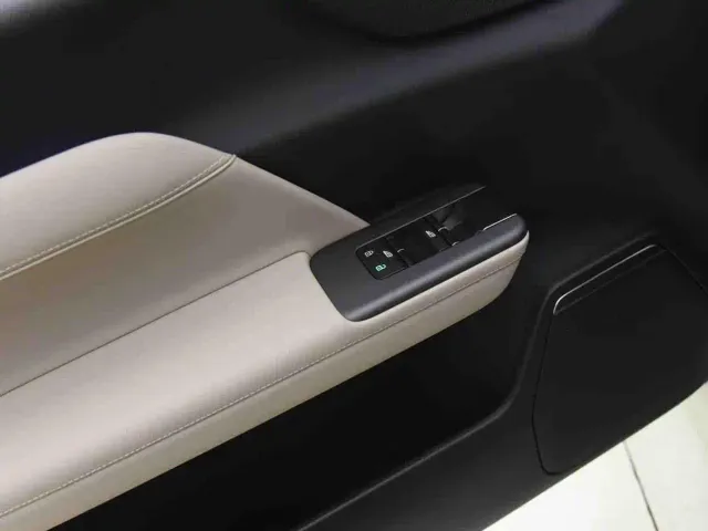 Volvo Volvo XC70 Plug-in Hybrid 2025 Standard — Фото автомобиля 11