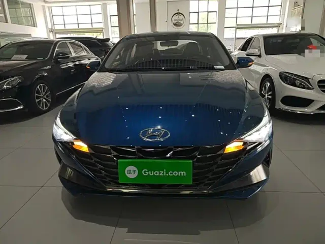 Hyundai Elantra — Фото автомобиля 2