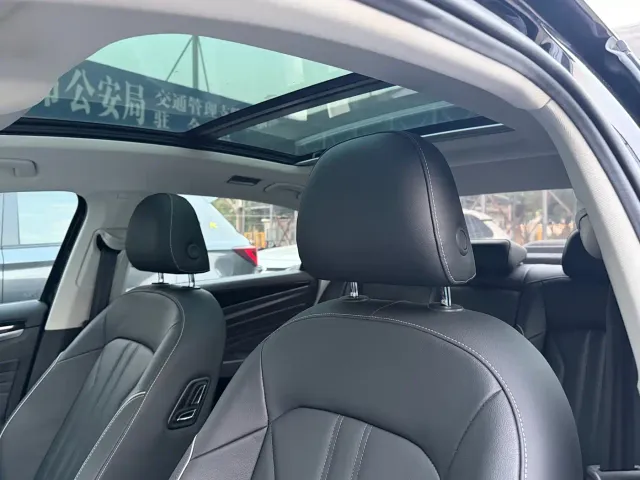 Volkswagen Passat — Фото автомобиля 18