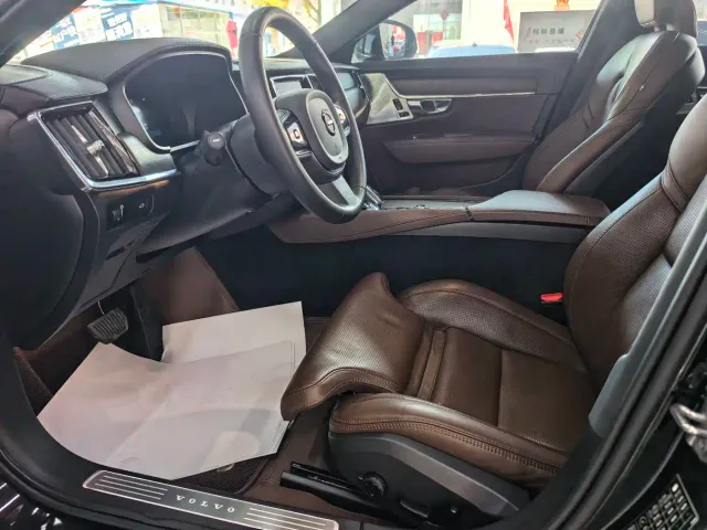 Volvo S90 — Фото автомобиля 12