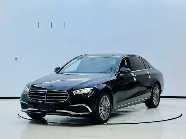 Фотография автомобиля — Mercedes-Benz E-Class
