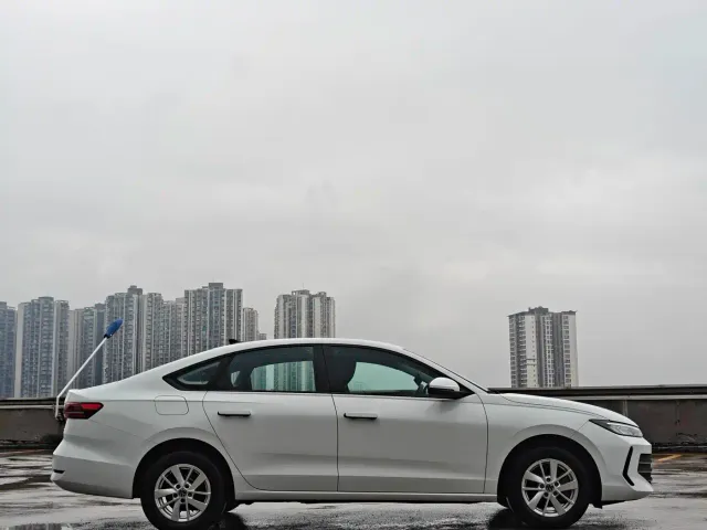 Volkswagen Lavida — Фото автомобиля 5