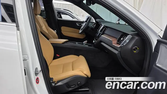 Volvo XC60 Generation 2 — Фото автомобиля 26