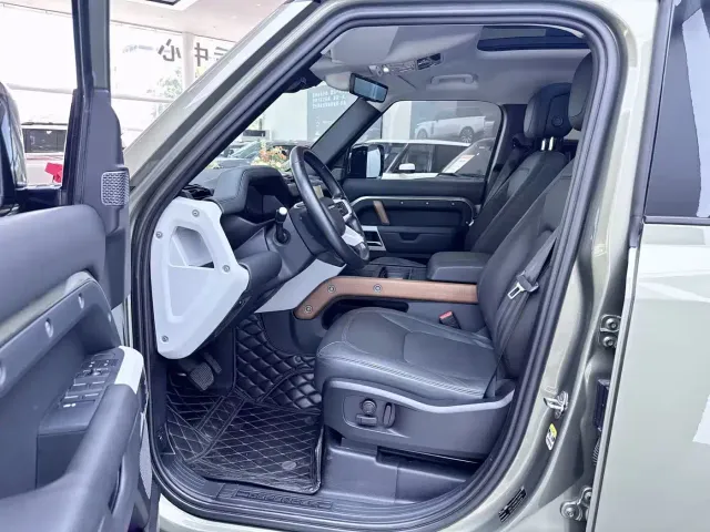 Land Rover Defender — Фото автомобиля 5