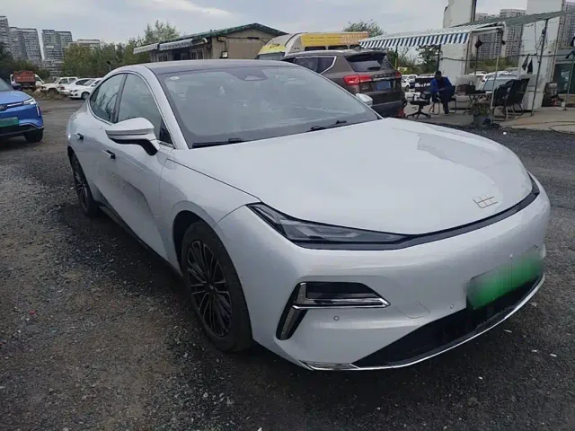 Geely Galaxy Xingyao 8 — Фото автомобиля 3
