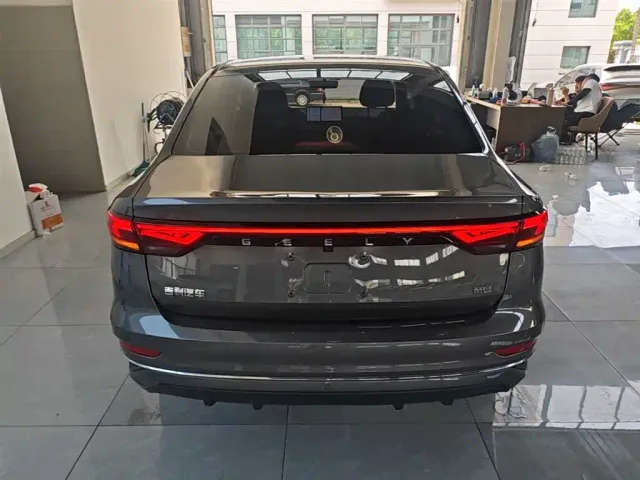 Geely Emgrand — Фото автомобиля 5