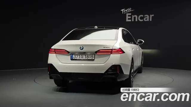 BMW 5-Series — Фото автомобиля 3