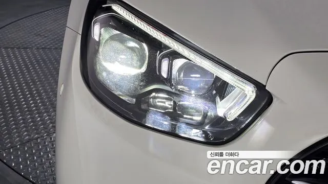 Mercedes-Benz E-Class — Фото автомобиля 22