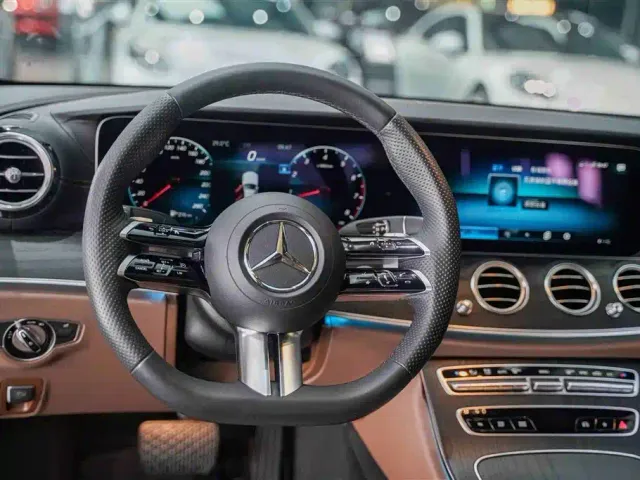 Mercedes-Benz E-Class — Фото автомобиля 11