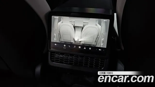 Tesla Model Y — Фото автомобиля 29