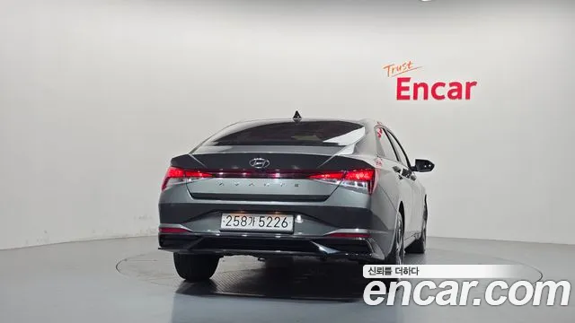 Hyundai Avante CN7 — Фото автомобиля 4